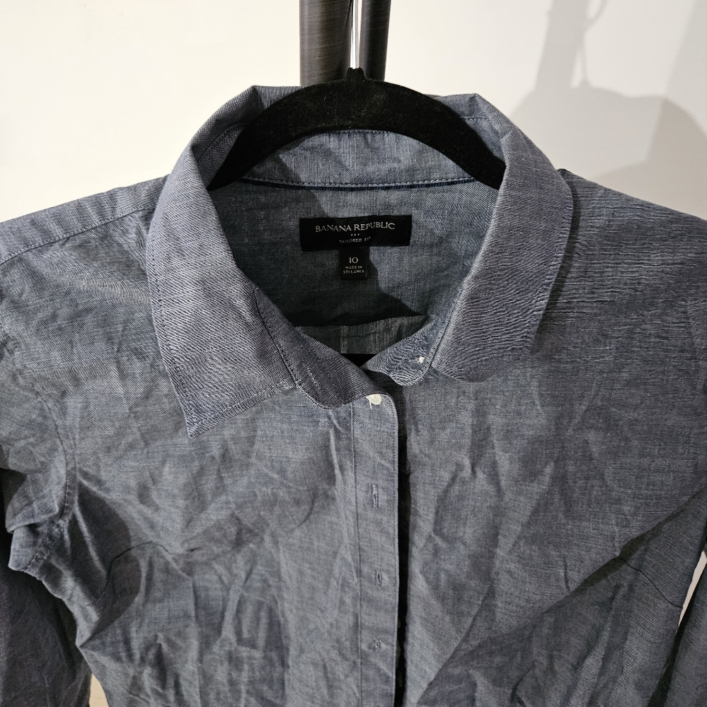 Women's Banana Republic Button Down - Picture 3 of 7